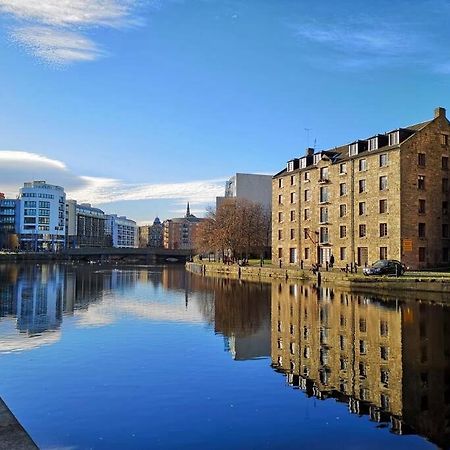 Vibrant Apartment At The Shore In Leith เอดินบะระ ภายนอก รูปภาพ