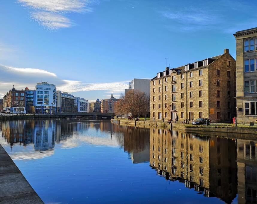 Vibrant Apartment At The Shore In Leith เอดินบะระ ภายนอก รูปภาพ