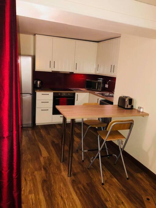 Vibrant Apartment At The Shore In Leith เอดินบะระ ภายนอก รูปภาพ